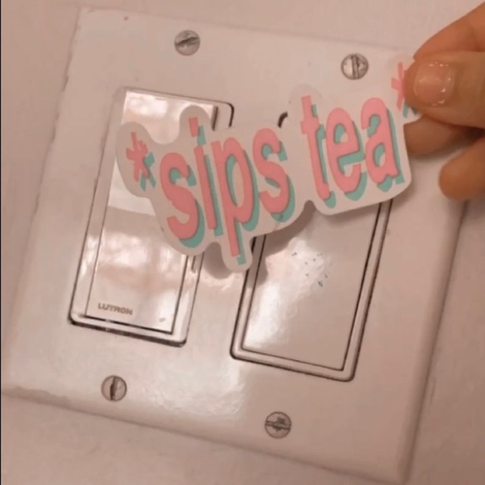 This is a sticker that says sips tea